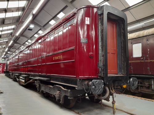 LNER 4247 Gresley Gangwayed Passenger Brake (Pigeon Van) built 1938